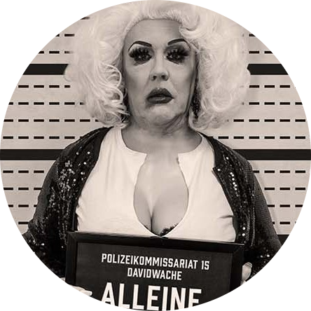 Öffnet die Seite 'Kartenvorverkauf startet für Elke Winter - Soloprogramm - "Alleine das jetzt!"'